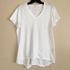 WILT V-Neck Short Sleeve Asymmetrical Hem Cotton Tee in White Size M